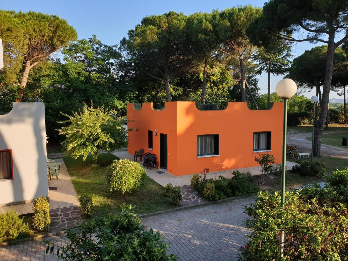 Villaggio Mithos Misano Adriatico Esterno foto