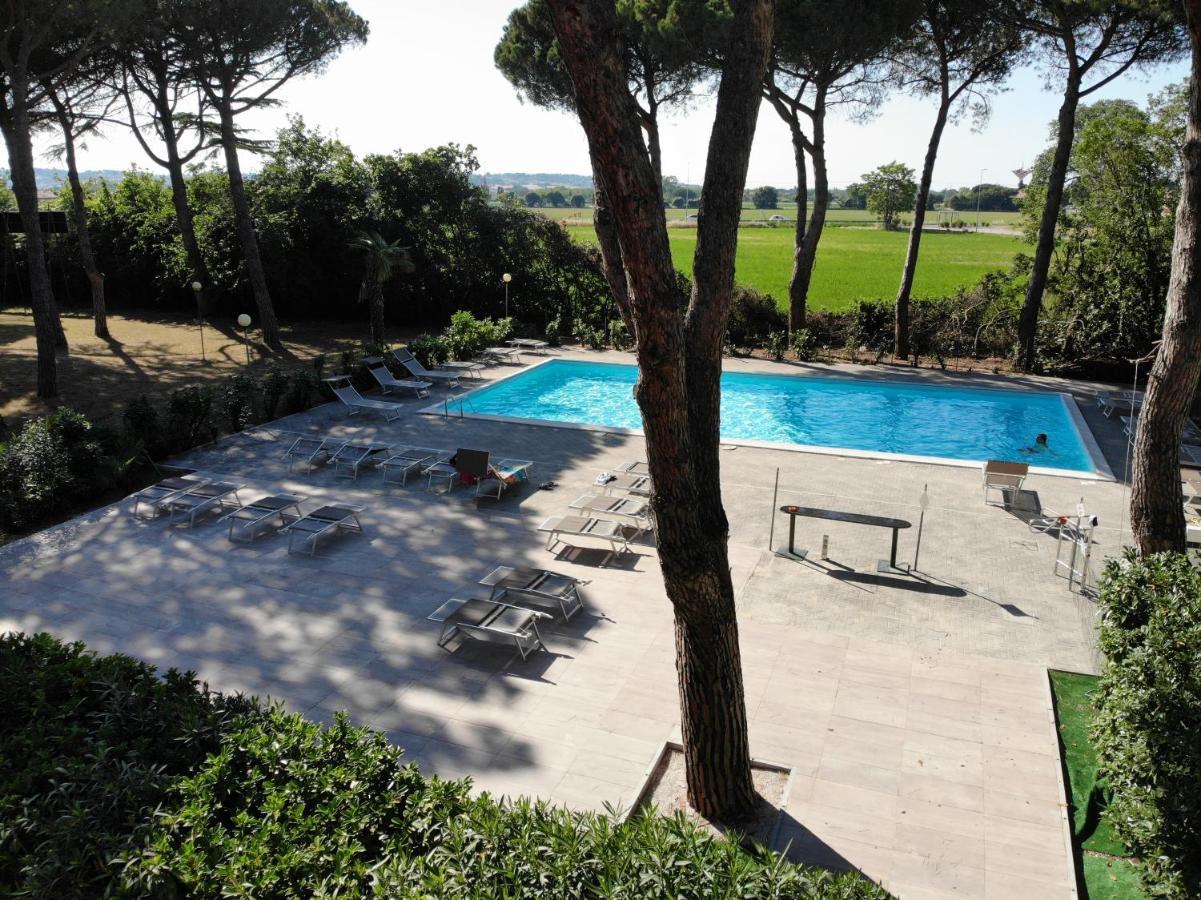 Villaggio Mithos Misano Adriatico Esterno foto