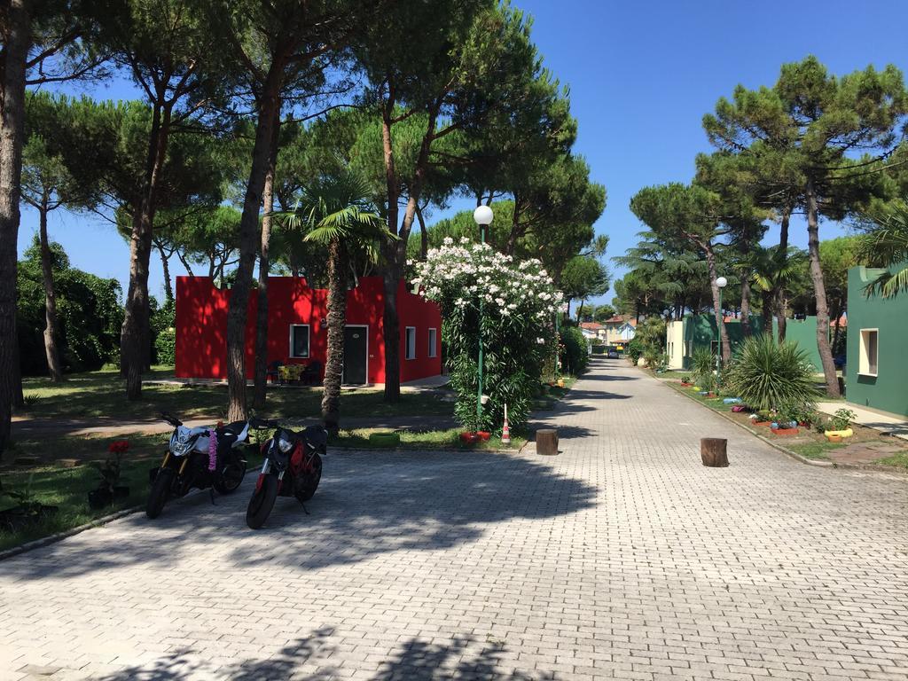 Villaggio Mithos Misano Adriatico Esterno foto