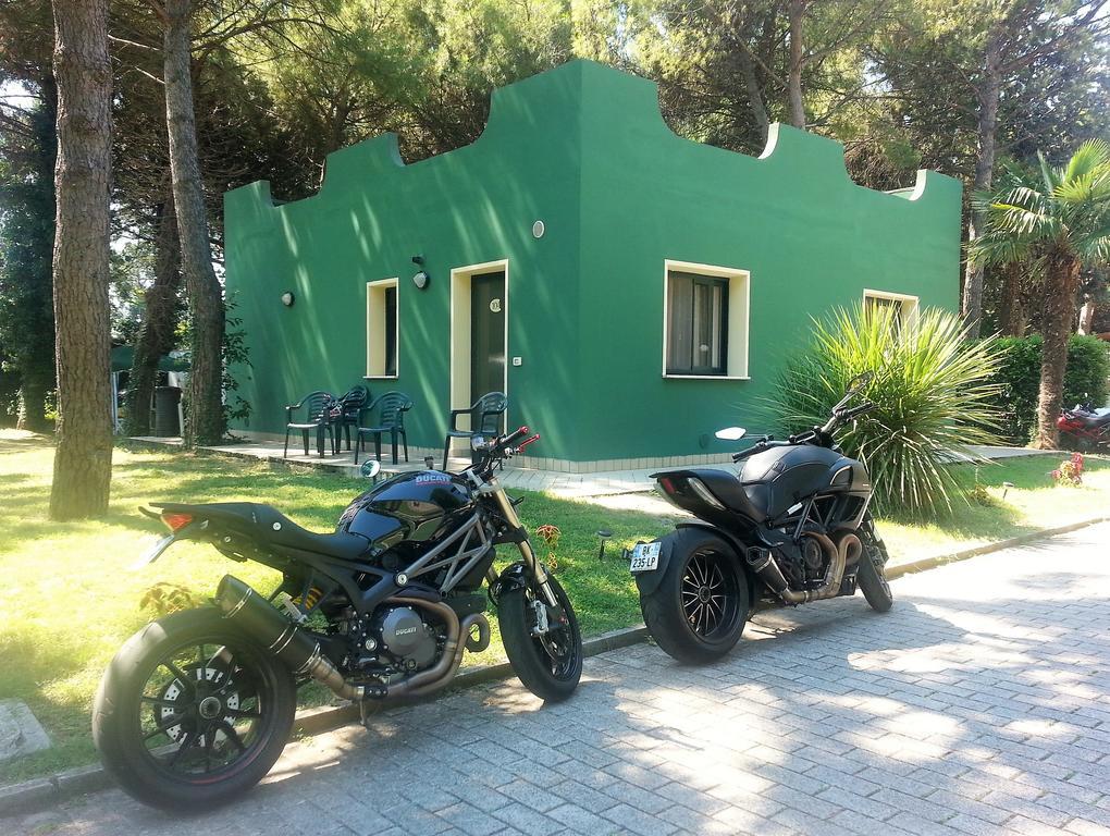Villaggio Mithos Misano Adriatico Esterno foto