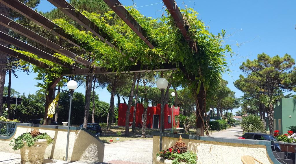 Villaggio Mithos Misano Adriatico Esterno foto