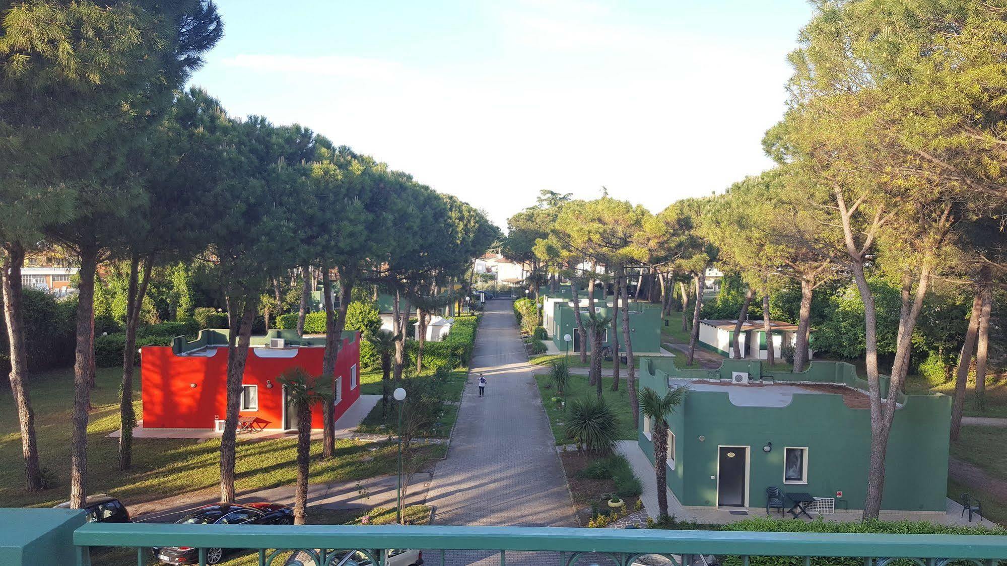 Villaggio Mithos Misano Adriatico Esterno foto