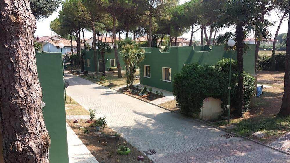 Villaggio Mithos Misano Adriatico Esterno foto